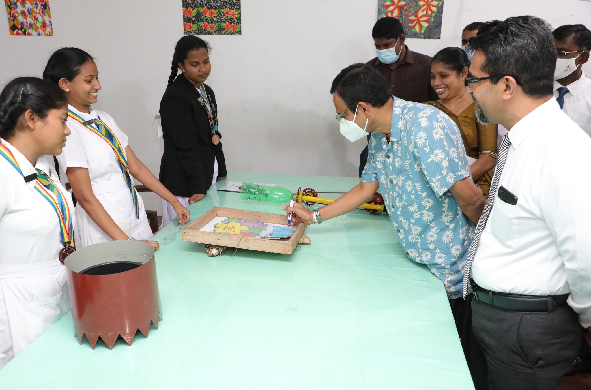 සියවසකට හිමිකම් කියන මහනුවර හිදගල සීවලී මහා විද්‍යාලයේ නවීකරණය කරන ලද පුස්තකාලය සිසු අයිතියට පැවරේ.