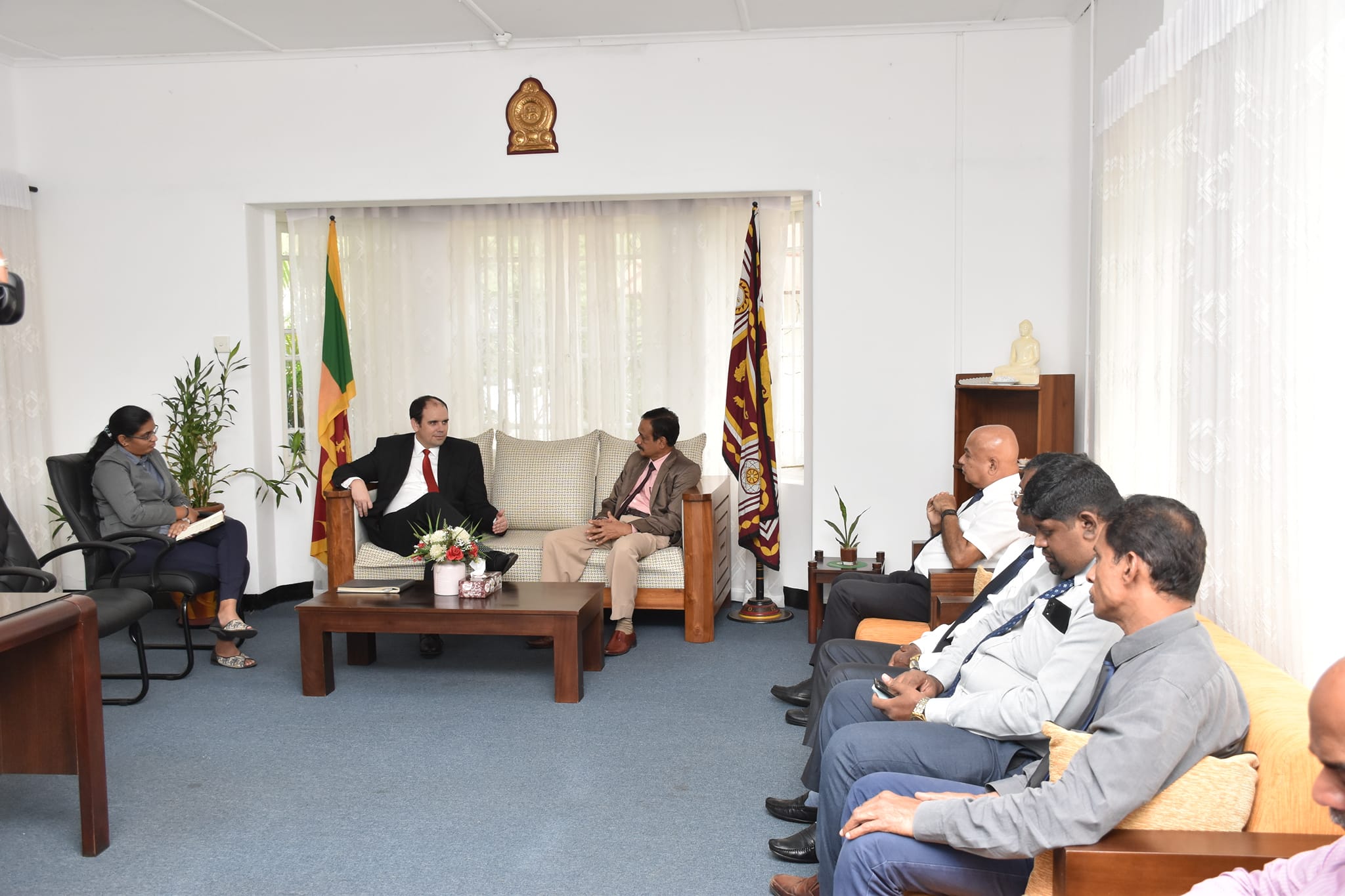 ශ්‍රී ලංකාවේ නවසීලන්ත මහ කොමසාරිස් මයිකල් එඩ්වර්ඩ් ඇප්පෙල්ටන් (Michael Edward Appleton) මහතා සහ මධ්‍යම පළාත් ආණ්ඩුකාර නීතීඥ ලලිත් යු ගමගේ මහතා අතර සුහද හමුවක්