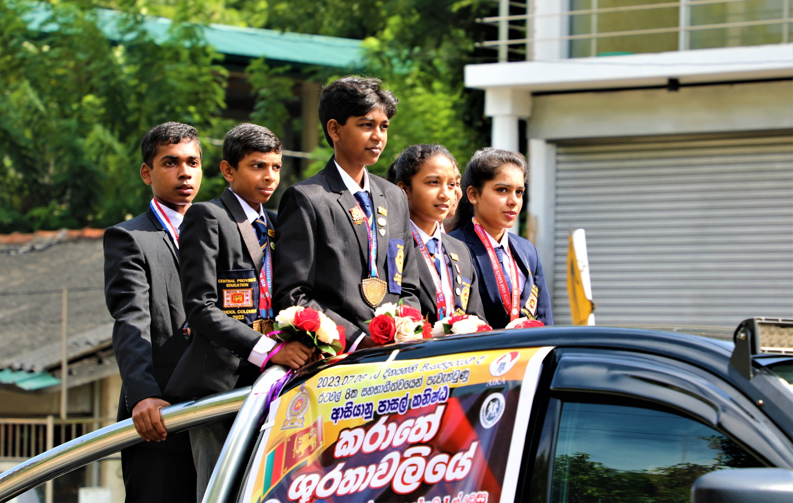 දුම්බර නිම්නයේ කරාතේ ශූර ශුරියන්ට උපහාර පිදෙයි.