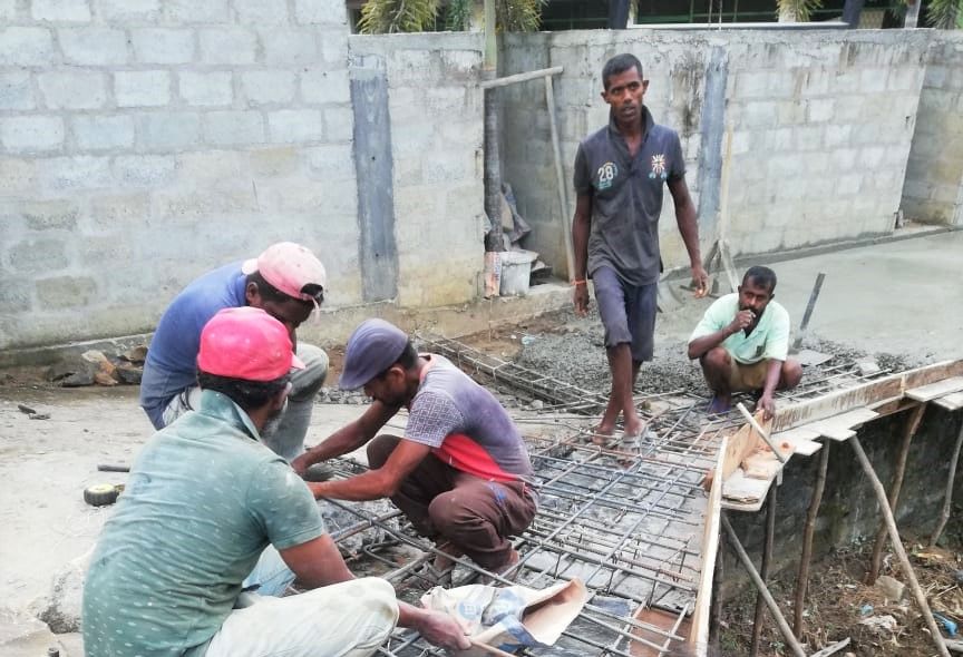 >පාතදුම්බර ප්‍රාදේශීය සභා බල ප්‍රදේශයේ පවතින මඩවල මදීනා ජාතික පාසල අසලින් දකුණු දෙසට ගමන් ගන්නා මාර්ගය 