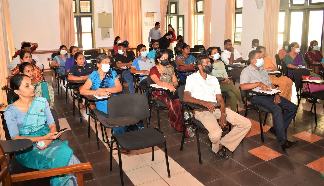 රාජ්‍ය නිලධාරින්ගේ ඉංග්‍රීසි භාෂාව පිළිබදව දැනුම් වර්ධනය කිරීම වෙනුවෙන් සංවිධානය කරන ලද ඉංග්‍රීසි භාෂා පුහූණු වැඩසටහනක්
