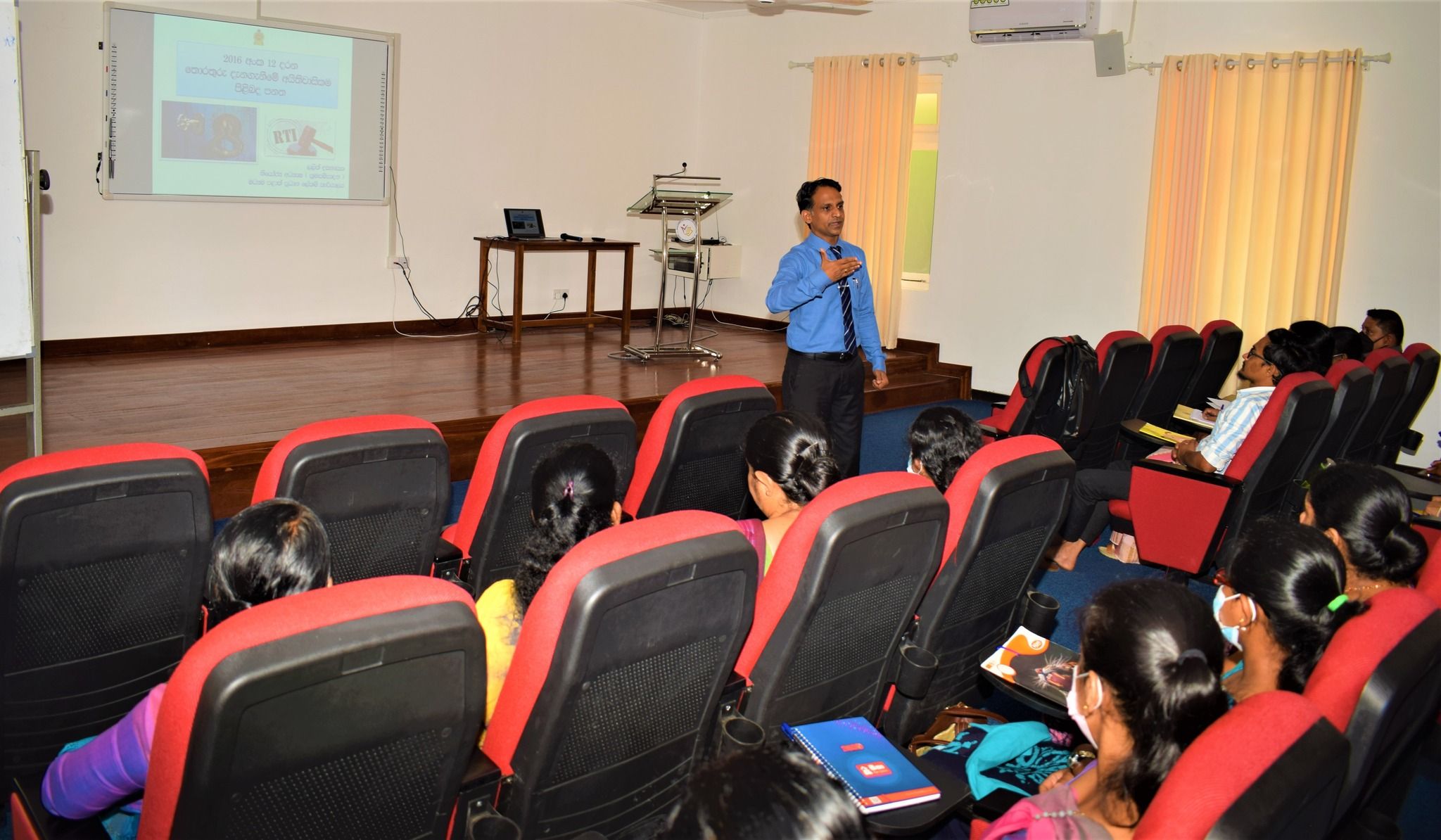 තොරතුරු දැනගැනීමේ පනත - පුහුණු වැඩමුළුව පල්ලෙකැලේ දී.