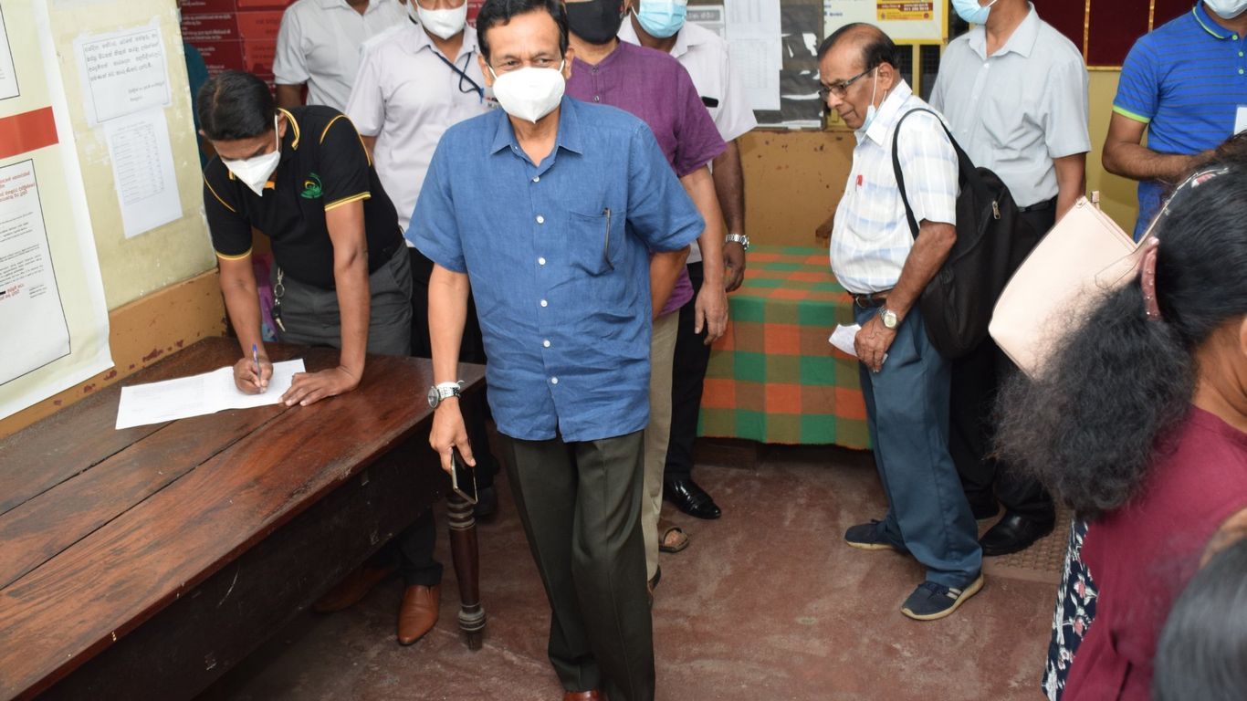 මහනුවර ඉඩම් රෙජිස්ට්‍රාර්  කාර්යාලය ආණ්ඩුකාර ගමගේ මහතාගේ නිරීක්ෂණයට