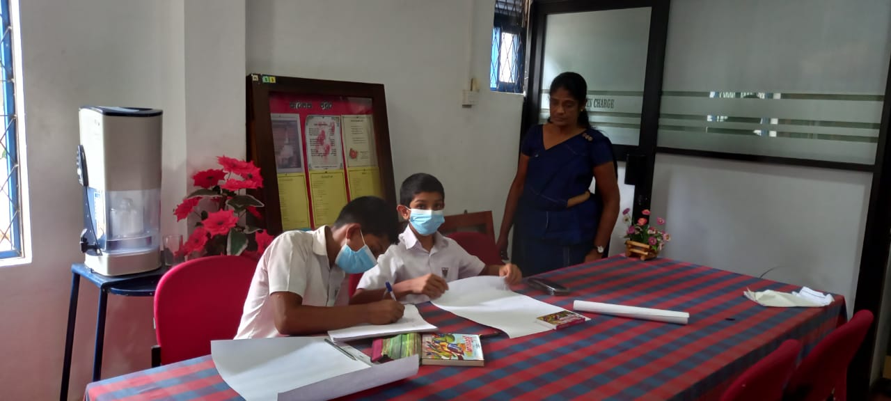මාතලේ ප්‍රාදේශීය සභාවට අයත් පලාපත්වල මහජන පුස්තකාලය විසින් මෙවර 5 ශ්‍රේණියේ ශිෂ්‍යත්ව විභාගයට මුහුණ දීමට නියමිත සිසු සිසුවියන් වෙනුවෙන් සිංහල හා දමිළ මාධ්‍යයෙන් සංවිධානය කරන ලද සම්මන්ත්‍රණ මාලාවක් පසුගියදා පැවැත්විණි.