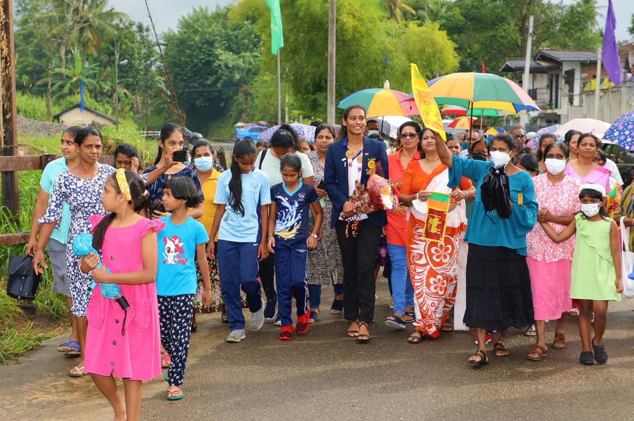 දැල්පන්දු නායිකා ගයන්ජලීට උපහාර.