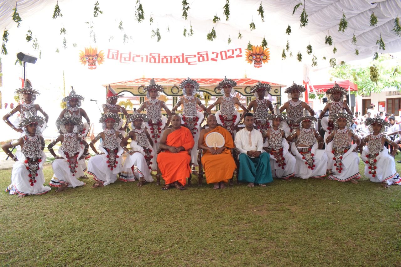 හේනේගම ශ්‍රී  සංඝානන්ද විද්‍යායතන පිරිවෙනේ ශිල්ප හැදෑරූ කුල කුමරුවන්ගේ හිස වෙස් පැළදීම 