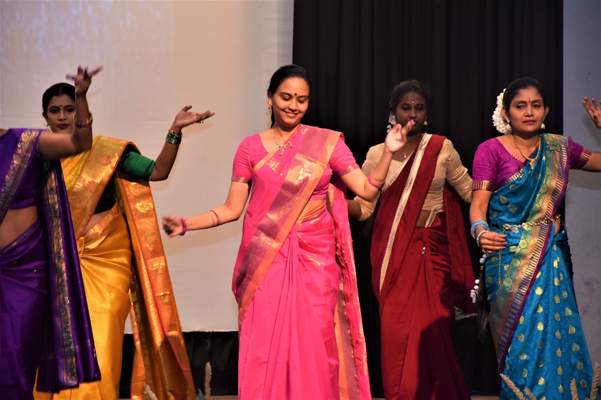 දෙමළ භාෂා පුහුණුව පාඨමාලාව සාර්ථකව අවසන් කළ රාජ්ය නිලධාරීන් විසිර යාමේ උත්සවයක්