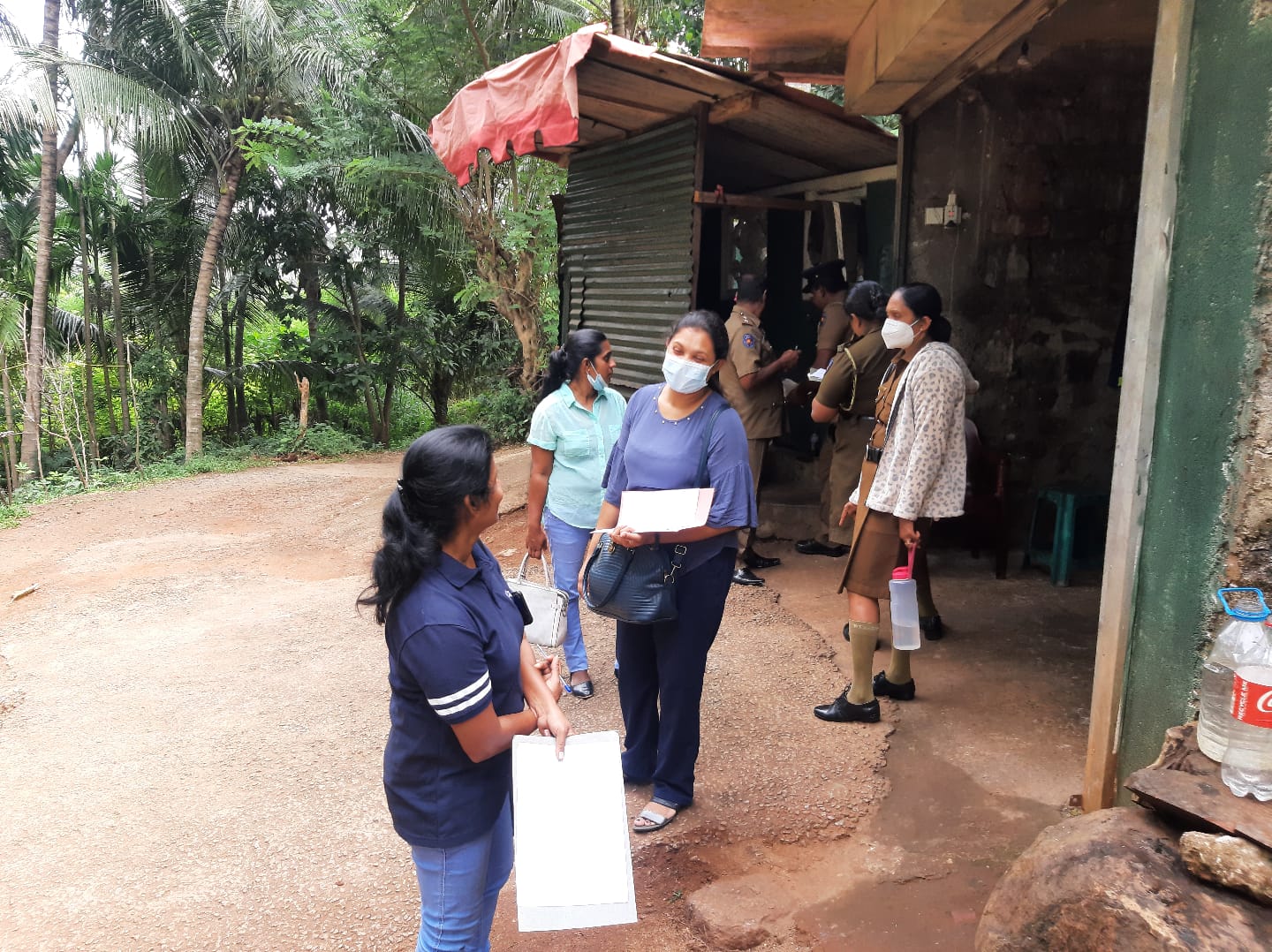 නාවුල ප්රාදේශීය සභාව මගින් ඩෙංගු මර්දනය කිරීම වෙනුවෙන් ජනතාව දැනුවත් කිරීමේ වැඩසටහනක්.