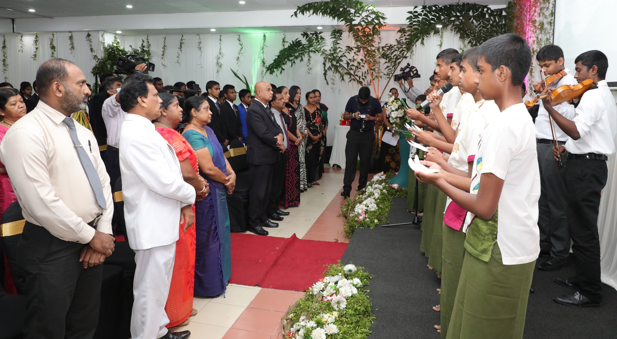 'තිරසර පරපුර' සහතික පත් පිරිනැමේ.
