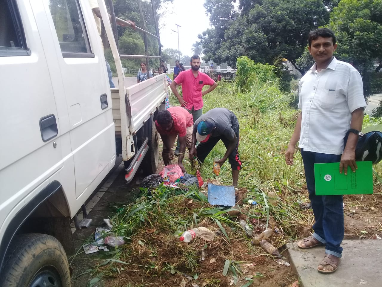 උකුවෙල ප්රාදේශීය සභාව මගින් උකුවෙල වාරියපොලවත්ත මාර්ගය පවිත්ර කිරීමක්.