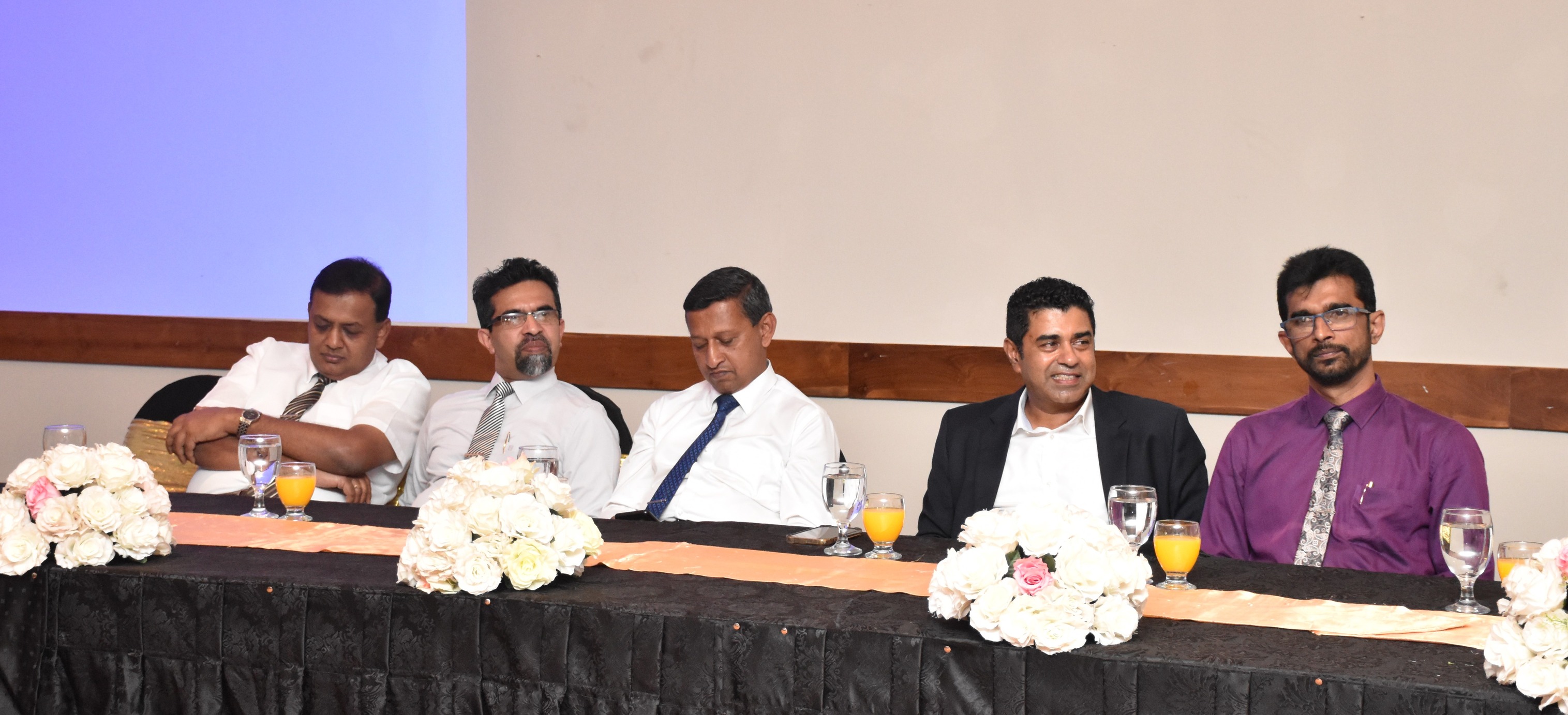 සුළු හා මාධ්ය පරිමාණ ව්යසායකයින් නගාසිටුවීමේ ව්යාපෘතියේ තෙවන අදියරය ගැටඹේ OKRE හෝටල් පරිශ්රයේදී .