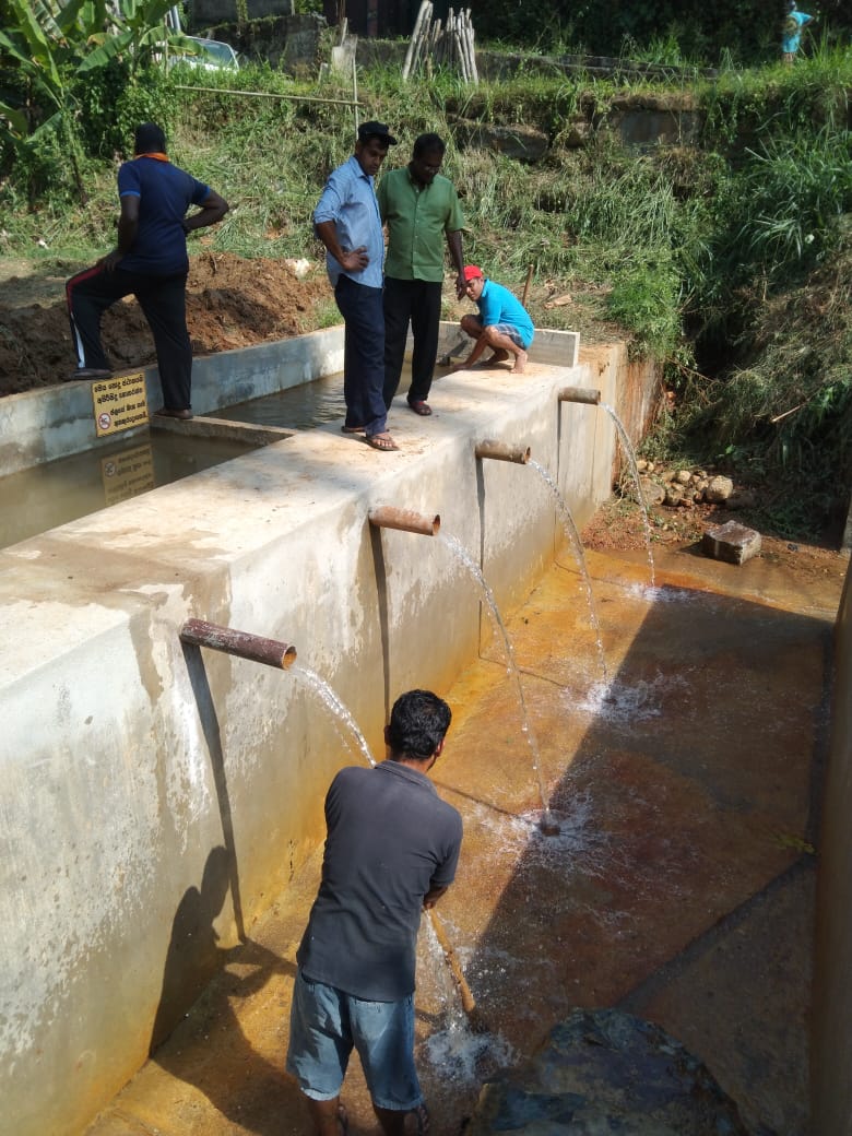 ඇත්ගාල ලක්ෂය පිහිල්ල භූමියේ ජල සංරක්ෂණය සඳහා කුඹුක් පැල