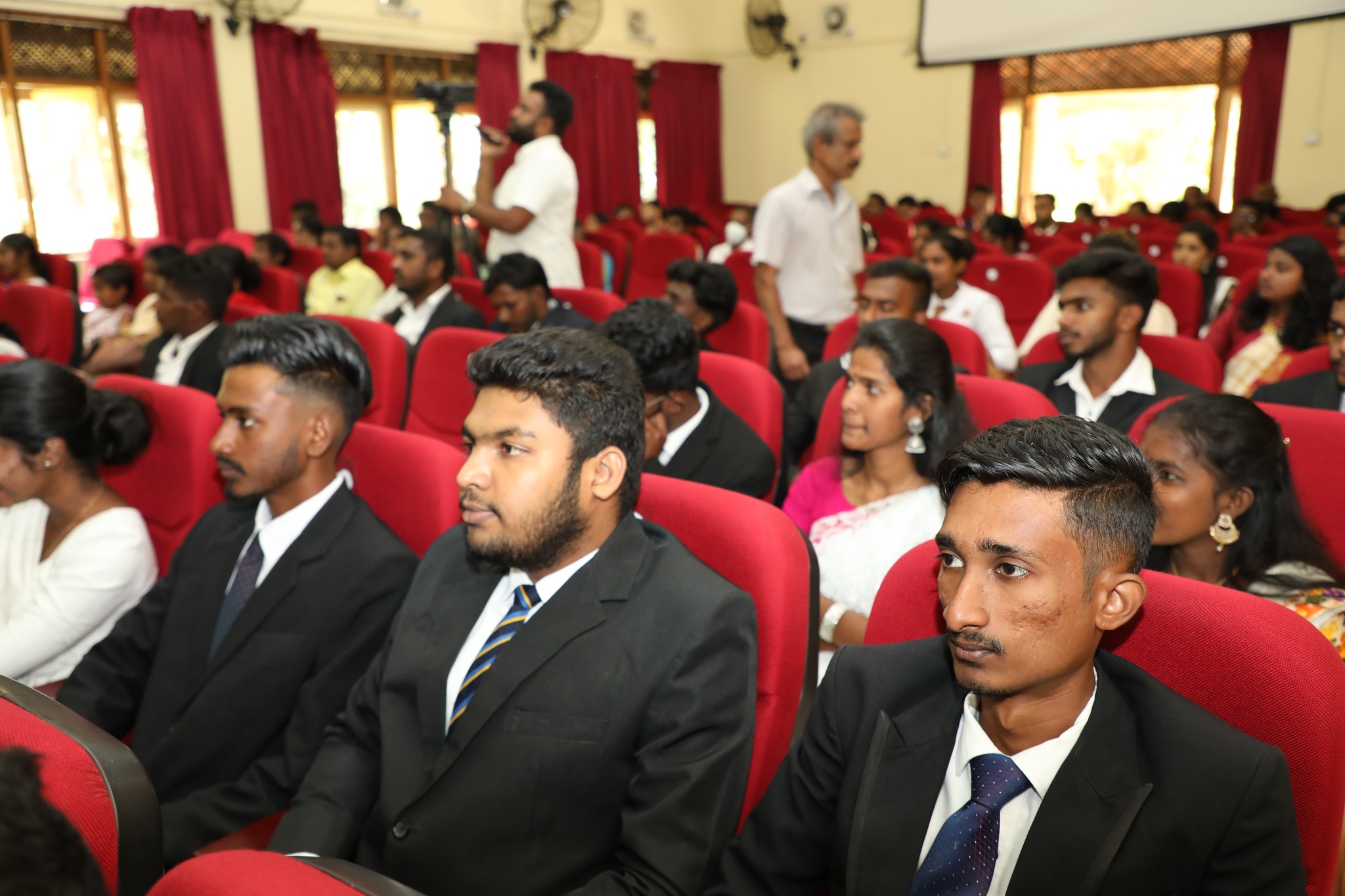 නිපුණතාවට ඇගැයීමක් - කිරි ගොවිපල සහයක පාඨමාලාවේ සහතික පත් පිරිනැමේ.