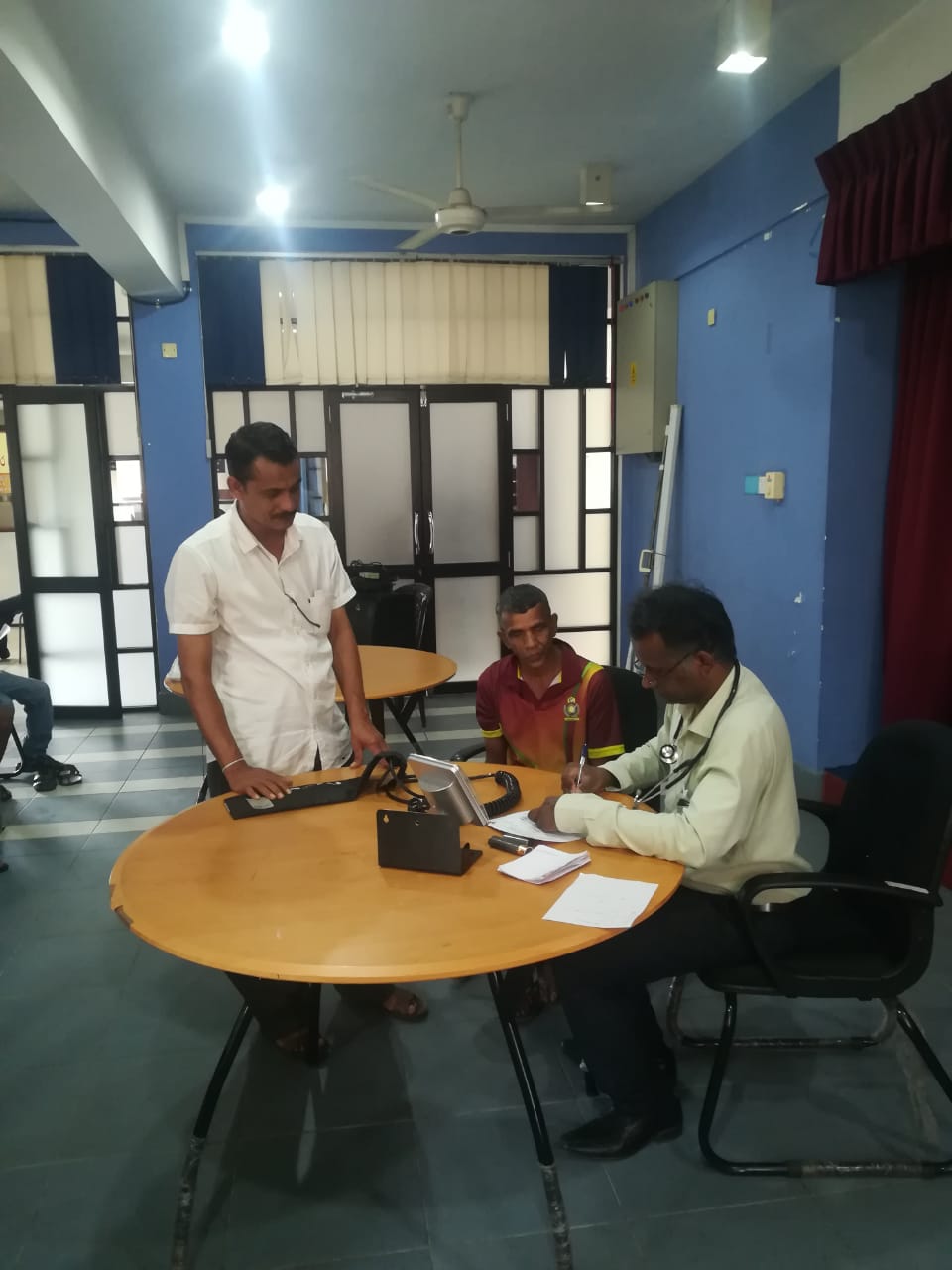 කඩුගන්නාව සෞඛ්ය සේවකයන්ගේ සෞඛ්ය සුරක්ෂිතතාවය ආරක්ෂා කර ගැනීම සඳහා වෛද්ය සයනයක්. යටිනුවර ප්රාදේශීය සභාව හා කඩුගන්නාව වෛද්ය නිලධාරි කාර්යාලය එක්ව සෞඛ්ය සේවකයන්ගේ සෞඛ්ය සුරක්ෂිතතාවය ආරක්ෂා කර ගැනීම සඳහා වෛද්ය සයනයක් පැවැත්විය.