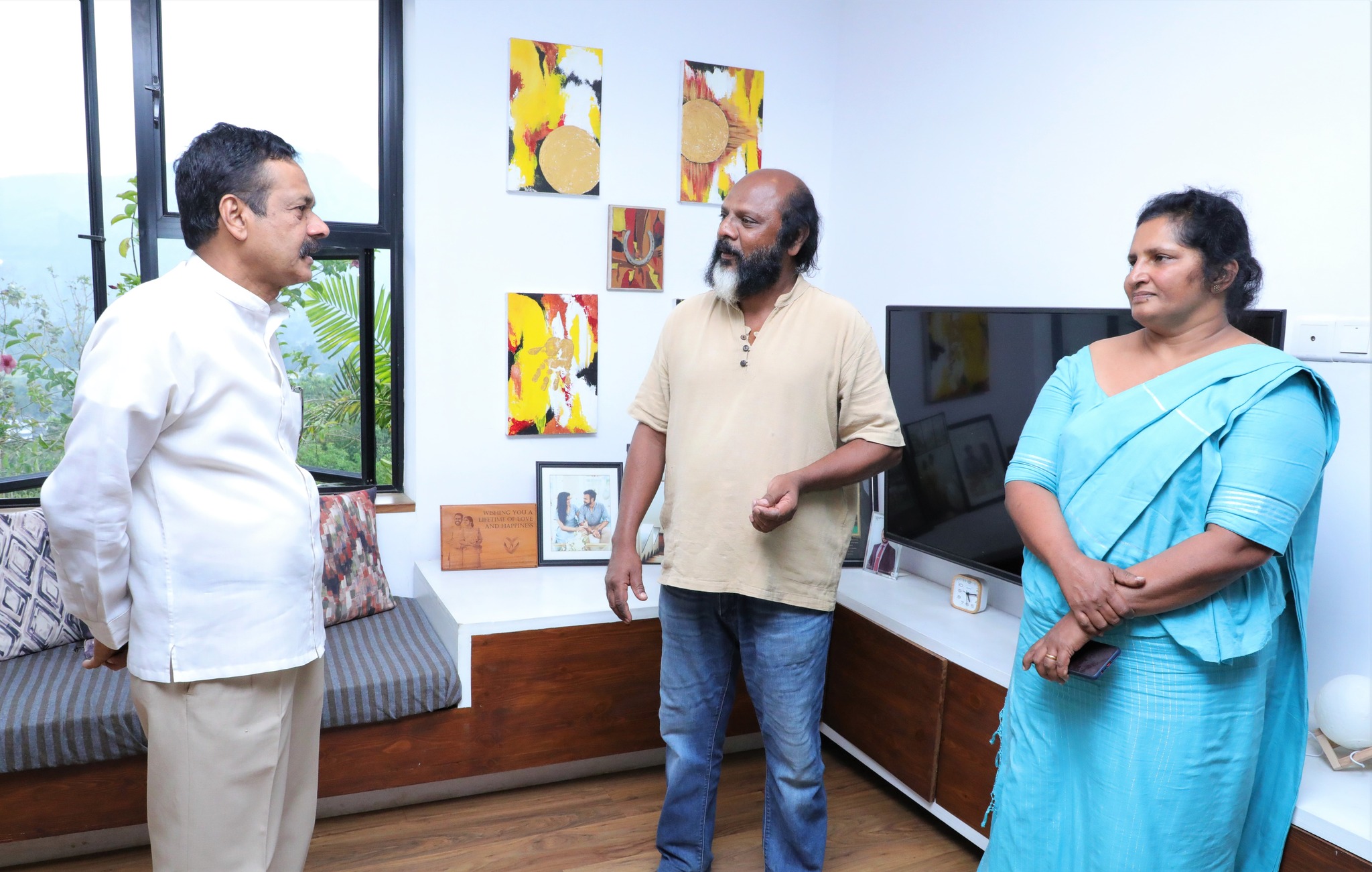 මධ්යම පළාතේ සිටින විවිධ ක්ෂේත්රයන්හි නිපුණ පුද්ගලයින් ඒකරාශී කර ගනිමින් ඒ සඳහා ඔවුන්හට අවස්ථාවන්.