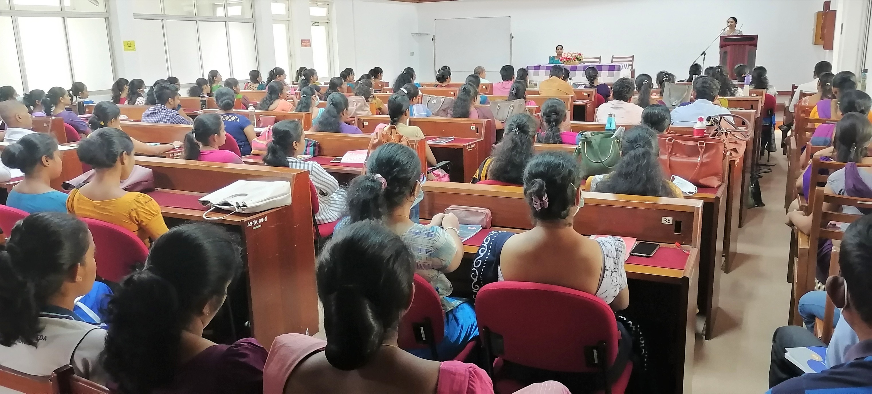 දෙමළ භාෂා පාඨමාලාවේ පැය 150 පාඨමාලාව ආරම්භ කෙරේ.