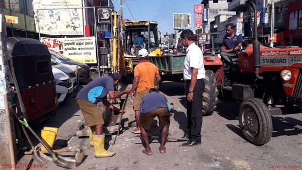 කඩුගන්නාව නගර සභා බල ප්රදේශයේ පවතින ප්රධාන මාර්ග නිසි ලෙස නඩත්තු කිරීමේ කටයුතු වෙනුවෙන් විශේෂ වැඩසටහනක් .