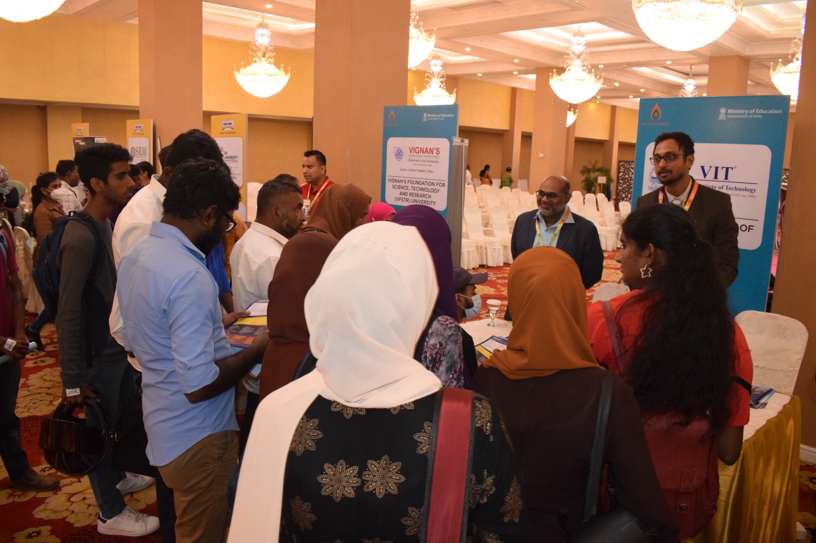 ලාංකේය දරුවන්ට ඉන්දියාවේ විශිෂ්ටතම අධ්යාපන ආයතන වල ඉගෙනුම් අවස්ථා පිළිබද දැනුවත් කෙරේ.