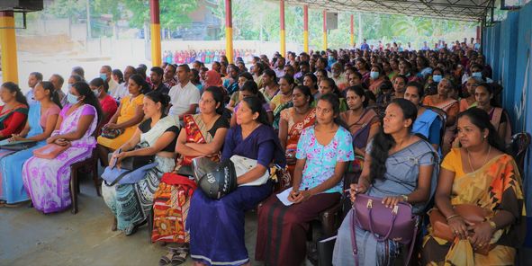 දැනුවත්ව දිනවමු දරුවන් මැයෙන් යුතු දෙමාපියන් දැනුම්වත් කරන වැඩසටහන් මාලාවේ තවත් අවස්ථාවක් දුම්බර රාජකීය ප්රාථමික විද්යාලයේ දී.