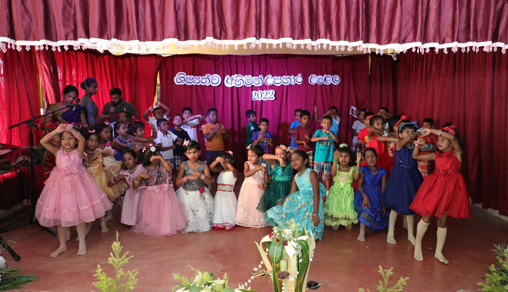 තෙල්දෙණිය දුම්බර ආදර්ශ ප්රාථමික විදුහලේ ශිෂ්යත්ව අභිමන් උපහාර උළෙල.