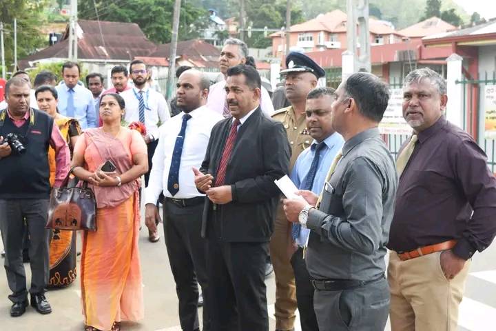 නුවරඑළිය යකඩ අශ්වයා එළිදැක්වීම දිස්ත්රික් ලේකම් නන්දන ගලබඩ මහතාගේ ප්රධානත්වයෙන්.