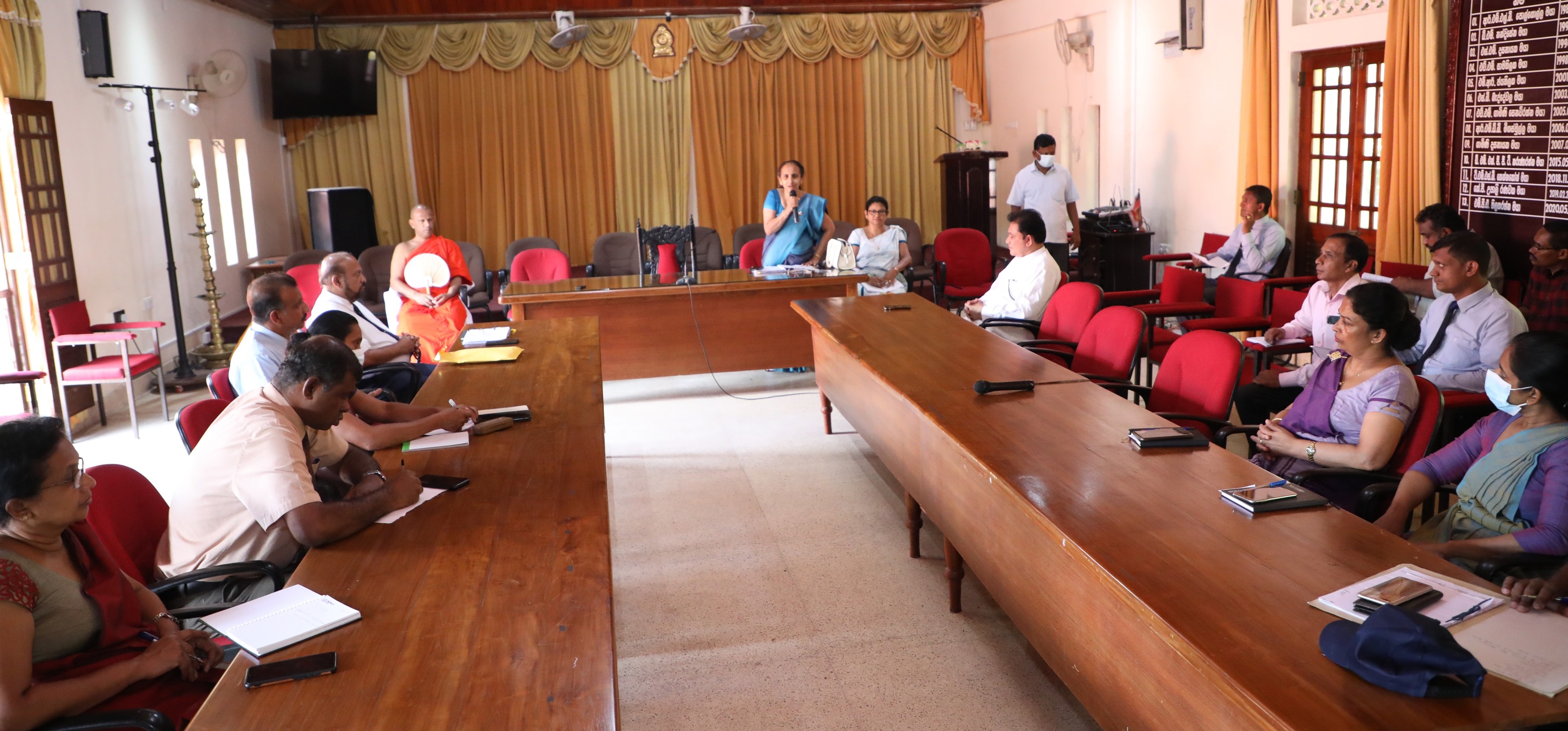 මෙවර සිංහල හා හින්දු අලුත් අවුරුදු උත්සවයේ හිසතෙල් ගැල්වීමේ මධ්යම පළාත් උත්සවය සම්බන්ධයෙන් වූ ප්රගතිය විමසා බැලීමේ.