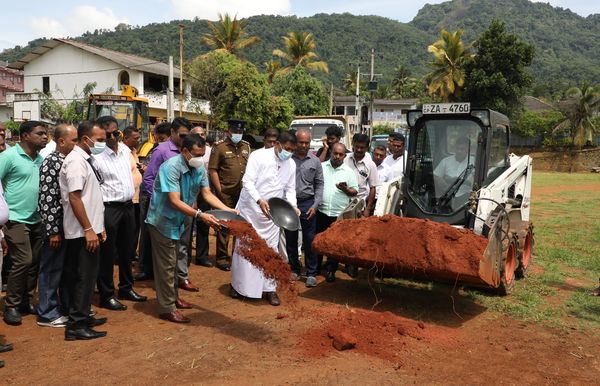 මාතලේ බර්නාඩ් අලුවිහාරේ ක්රීඩාංගනයේ නවීකරණය කෙරේ.