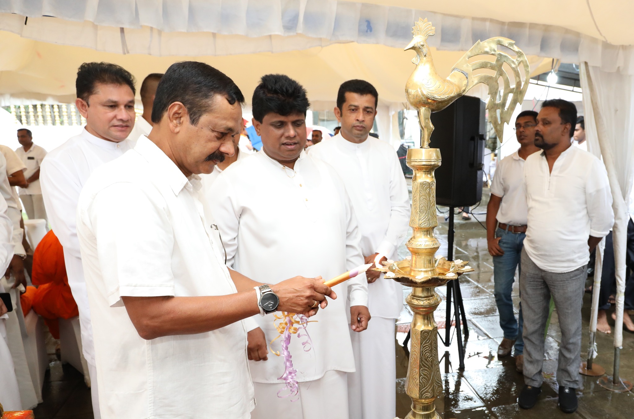 සෙංකඩගල වෙසක් කලාපය ට සමගාමිව මහනුවර අම්පිටිය ගෝල්ඩන් ක්රවුන් හෝටලය සංවිධානය කරනු ලැබූ බත් දන්සැල