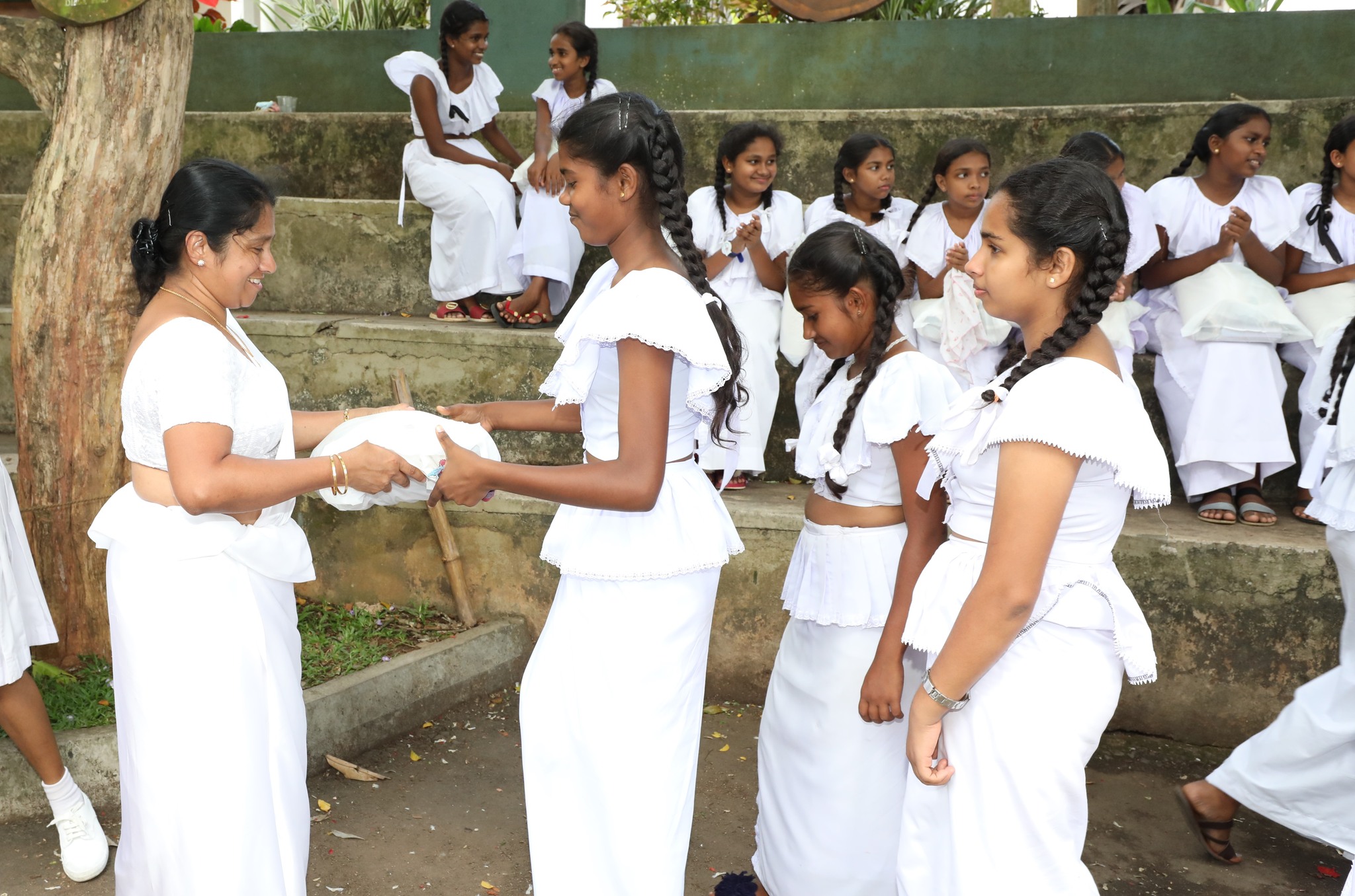 දැහැමි සමාජයක ට නව අර්ථයක් ලබා දෙමින් වෙසක් සැමරුම ට සමගාමීව මධ්යම පළාත් ප්රධාන හා අධ්යාපන අමාත්යාංශයෙන් නව වැඩසටහනක්.