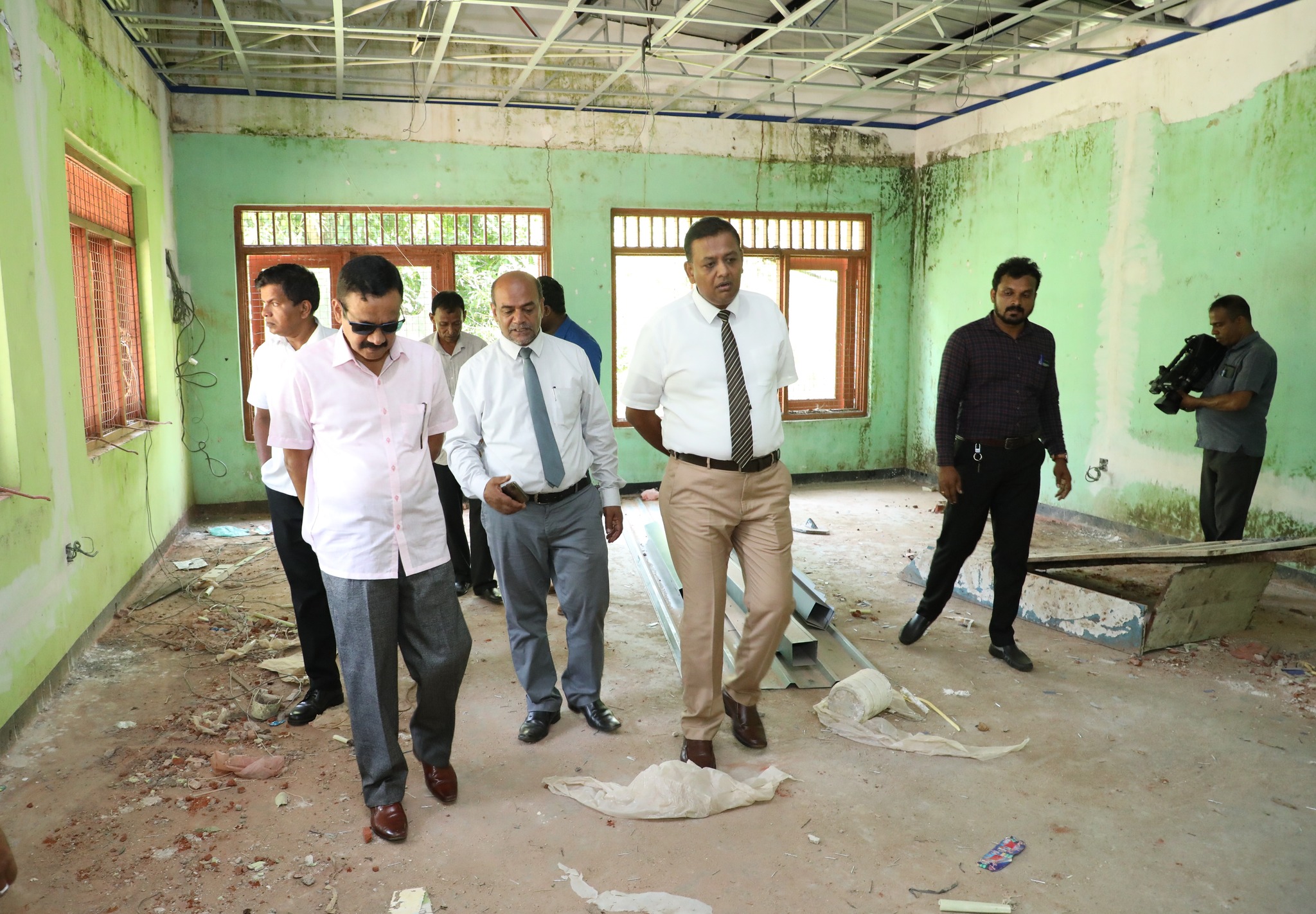 හසලක මහජන පුස්තකාලයේ අලුත්වැඩියා කටයුතු නිරීක්ෂණයට මධ්යම පළාත් ආණ්ඩුකාර නීතීඥ ලලිත් යූ. ගමගේ මහතා එක් වෙයි.