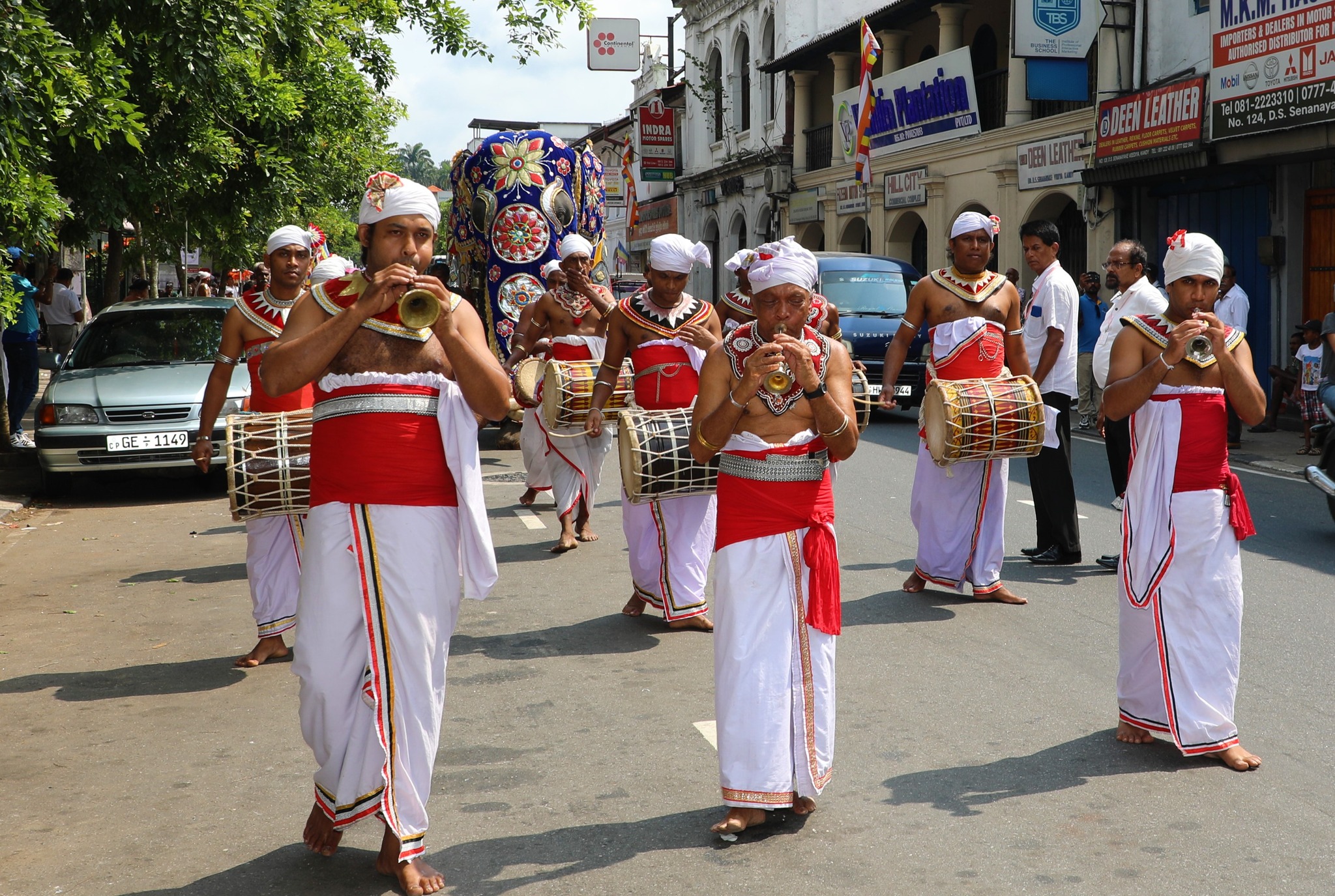 මහනුවර පුෂ්පදාන සමිති සංගමය සංවිධාන කළ 119 වන මිහිදු පෙරහර අති උත්කර්ෂවත්ව මහනුවර දී වීදි සංචාරය කෙරිණ.