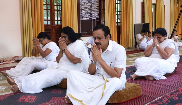පොසොන් උදාව වෙනුවෙන් මධ්යම පළාතේ පිංකම් රැසක්.