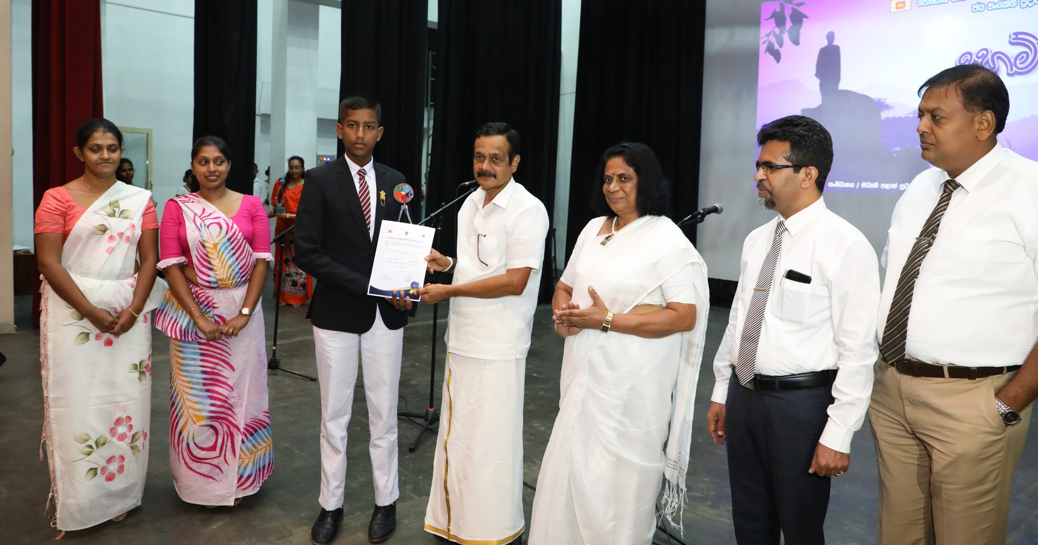 සෙංකඩගල වෙසක් නිර්මාණ තරගාවලියේ ජයසංකේත ප්රදානය.