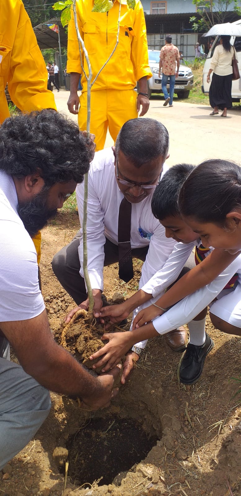 ලෝක පරිසර දිනයට සමගාමිව මධ්යම පළාත් කෘෂිකර්ම අමාත්යාංශය හා මහනුවර නගර සභාව එකාබද්ධව නව වැඩසටහනක්.