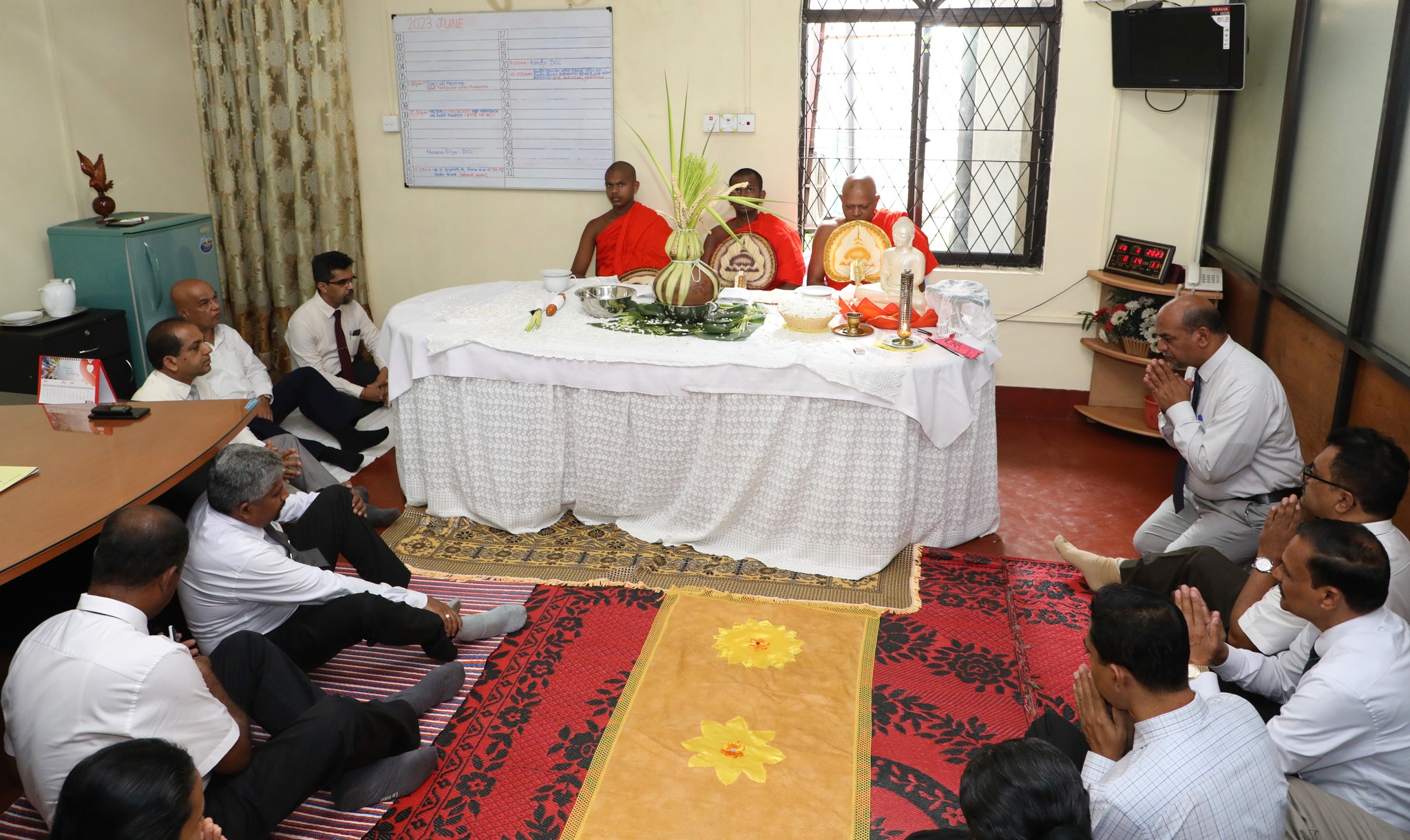 රී ලංකා පරිපාලන සේවයේ I ශ්රේණියේ නිලධාරියෙකු වන ඒ.එම්.ජේ.කේ.එන් අධිකාරි මහතා මධ්යම පළාත් සෞඛ්ය, දේශීය වෛද්ය, සමාජ සුභසාධක, පරිවාස හා ළමාරක්ෂක සේවා අමාත්යාංශයේ නව ලේකම් ලෙස පත් කෙරේ.
