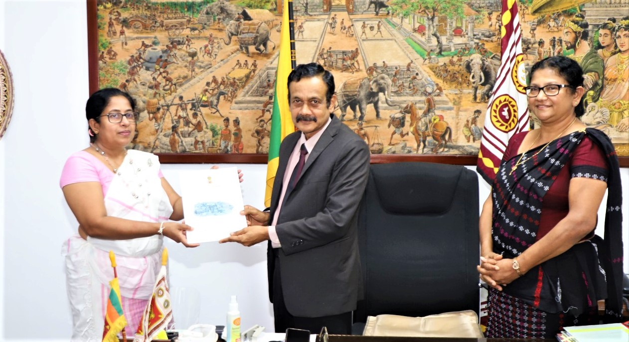 මධ්යම පළාත් ප්රධාන ලේකම් කාර්යාලයේ නියෝජ්ය ප්රධාන ලේකම් (පාලන) තනතුර සදහා ශ්රී ලංකා පරිපාලන සේවයේ විශේෂ ශ්රේණියේ නිලධාරිණියක වන අයි.ඩබ්.එම්.සී.කේ. ඉලංගකොන් මහත්මිය