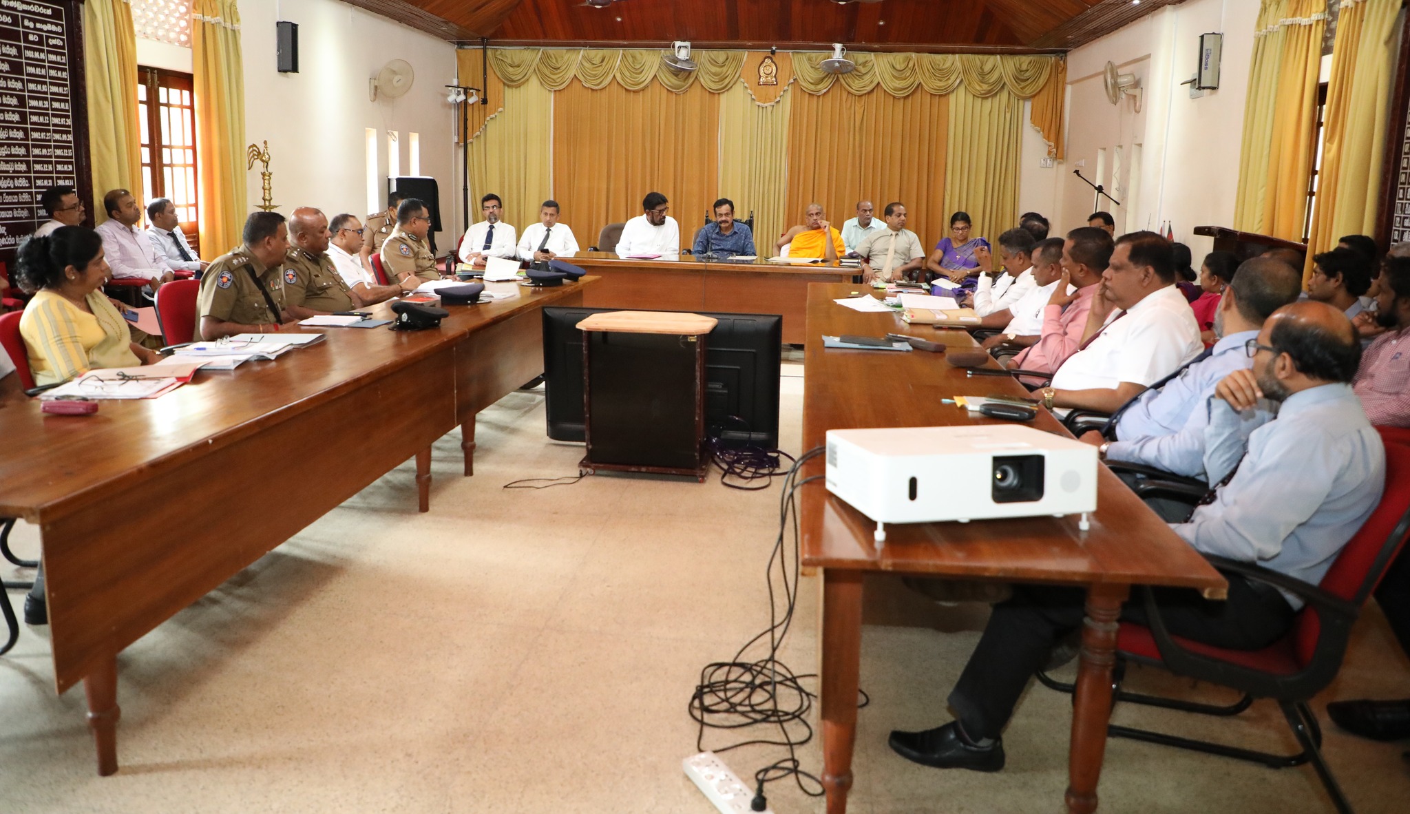 මහනුවර ජාතික රෝහලේ ඇතිවී ඇති ගැටලු සම්බන්ධයෙන් විශේෂ සාකච්ඡාවක්.