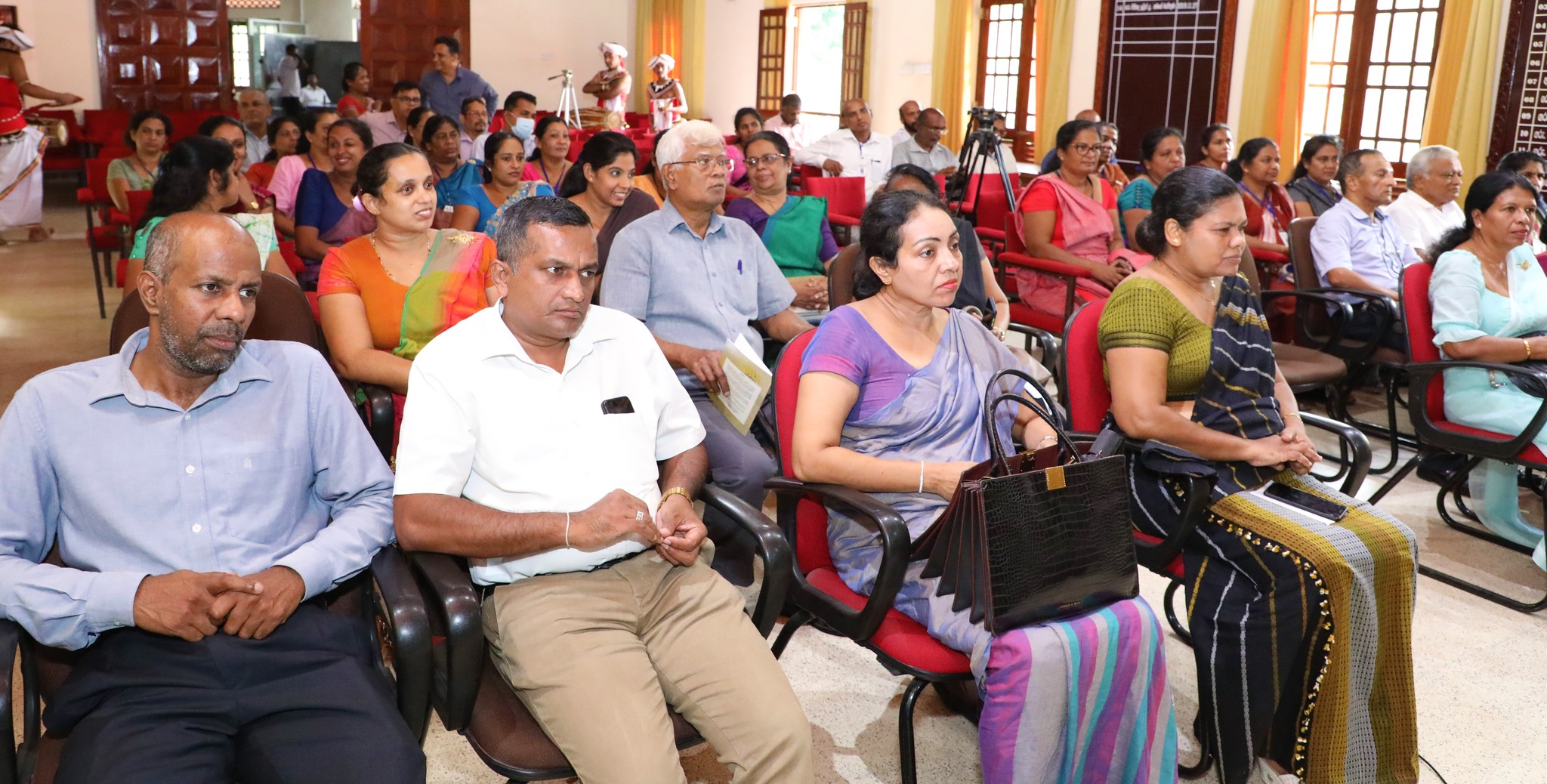 ශ්රීමත් ආර්ච් බෝලඩ් කැම්බල් ලොරි මහතා විසින් රචිත මධ්යම පළාතේ ප්රදේශ වර්ණය,සිංහල පරිවර්තන ග්රන්ථයේ දෙවන වෙළුම එළිදැක්වේ.