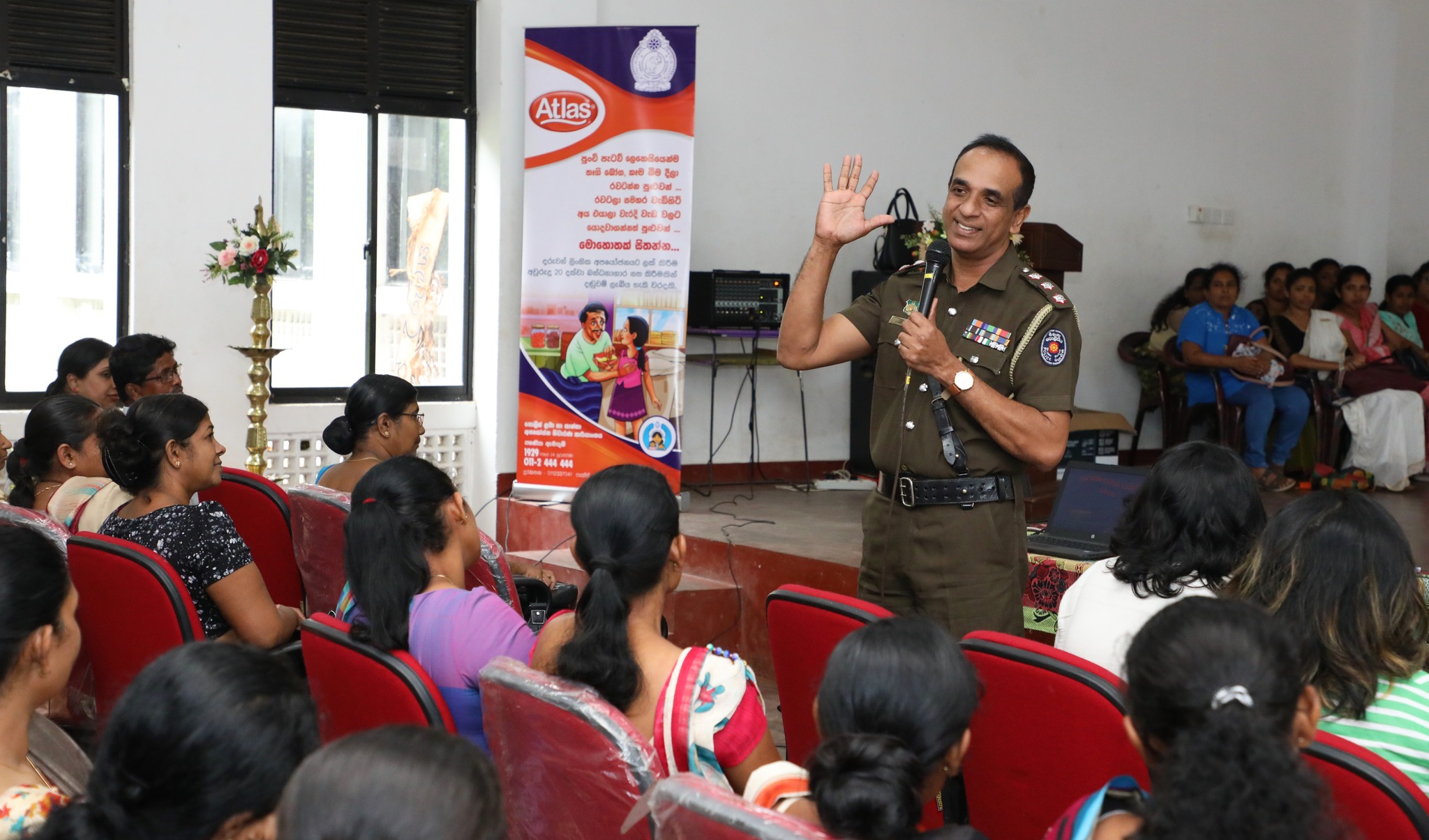 ළමා ආරක්ෂණය පිලිබඳ දෙමාපියන් දැනුවත් කිරීමේ වැඩසටහනක්.