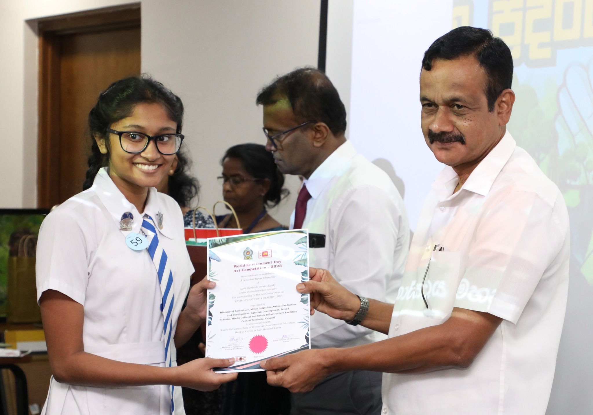 පරිසරයයි - සුවදිවියයි’ පාරිසරික චිත්ර ප්රදර්ශනයක් මහනුවර ආසිරි රෝහල් පරිශ්රයේදී.