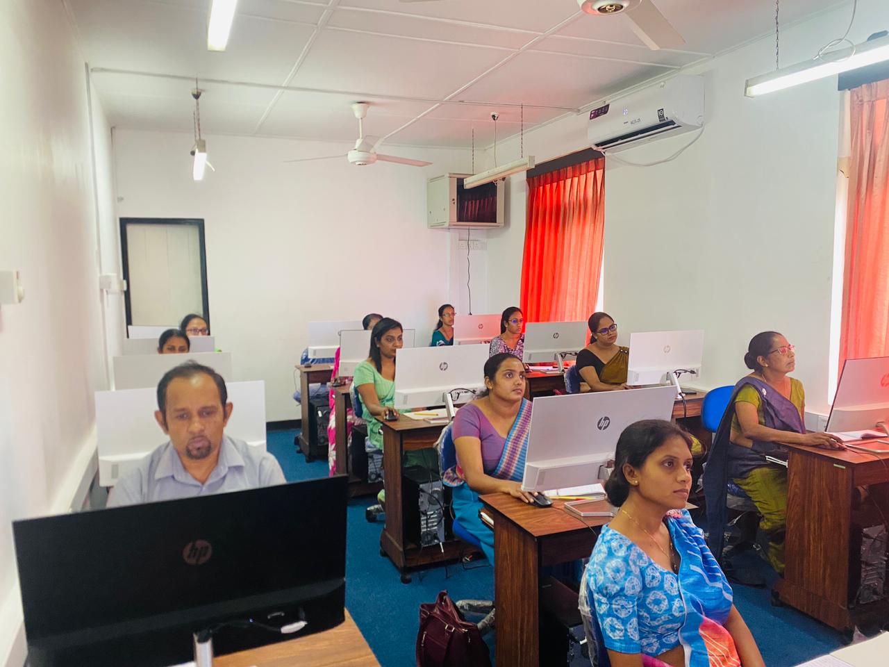 සංවර්ධන නිලධාරීන්ගේ හා කළමනාකරණ සේවයේ නිලධාරීන්ගේ පරිගණක සාක්ෂරතාව වැඩිදියුණු කිරීම සඳහා Microsoft word භාවිතය පිළිබඳ පුහුණු වැඩසටහනක්