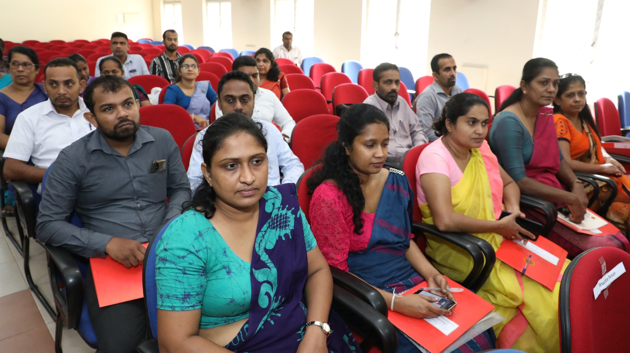 පළාත් සභා සංවර්ධන නිලධාරීන් ව්යාපෘති කළමනාකරණය සම්බන්ධයෙන් දැනුම්වත් කෙරෙන සිව් දින න්යායික හා ප්රායෝගික පාඨමාලාවක්.