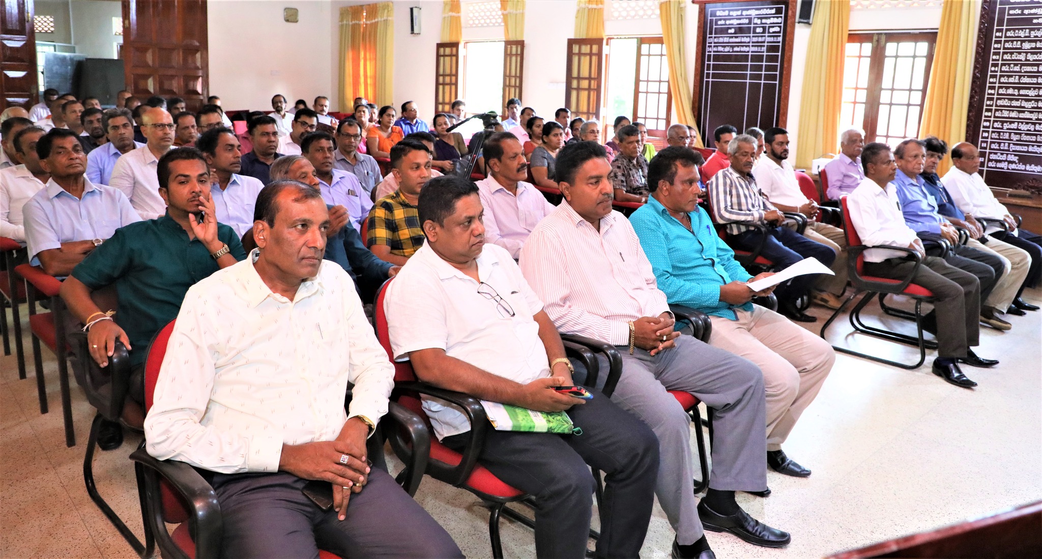 මධ්යම පළාත් සමුපකාර සංසදයේ සභාපතිවරුන්ගේ විශේෂ මහා සභා රැස්වීමක්.