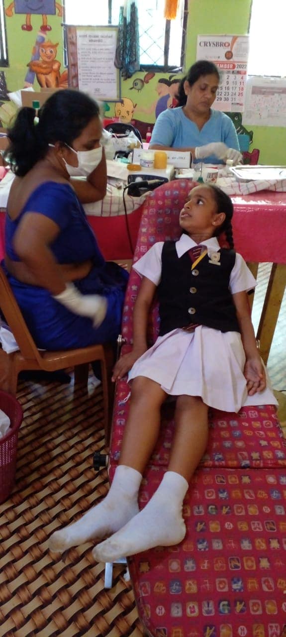 හසලක මහජන පුස්තකාලය මගින් සංවිධානය කරනු ලැබූ දන්ත සායනයක් .