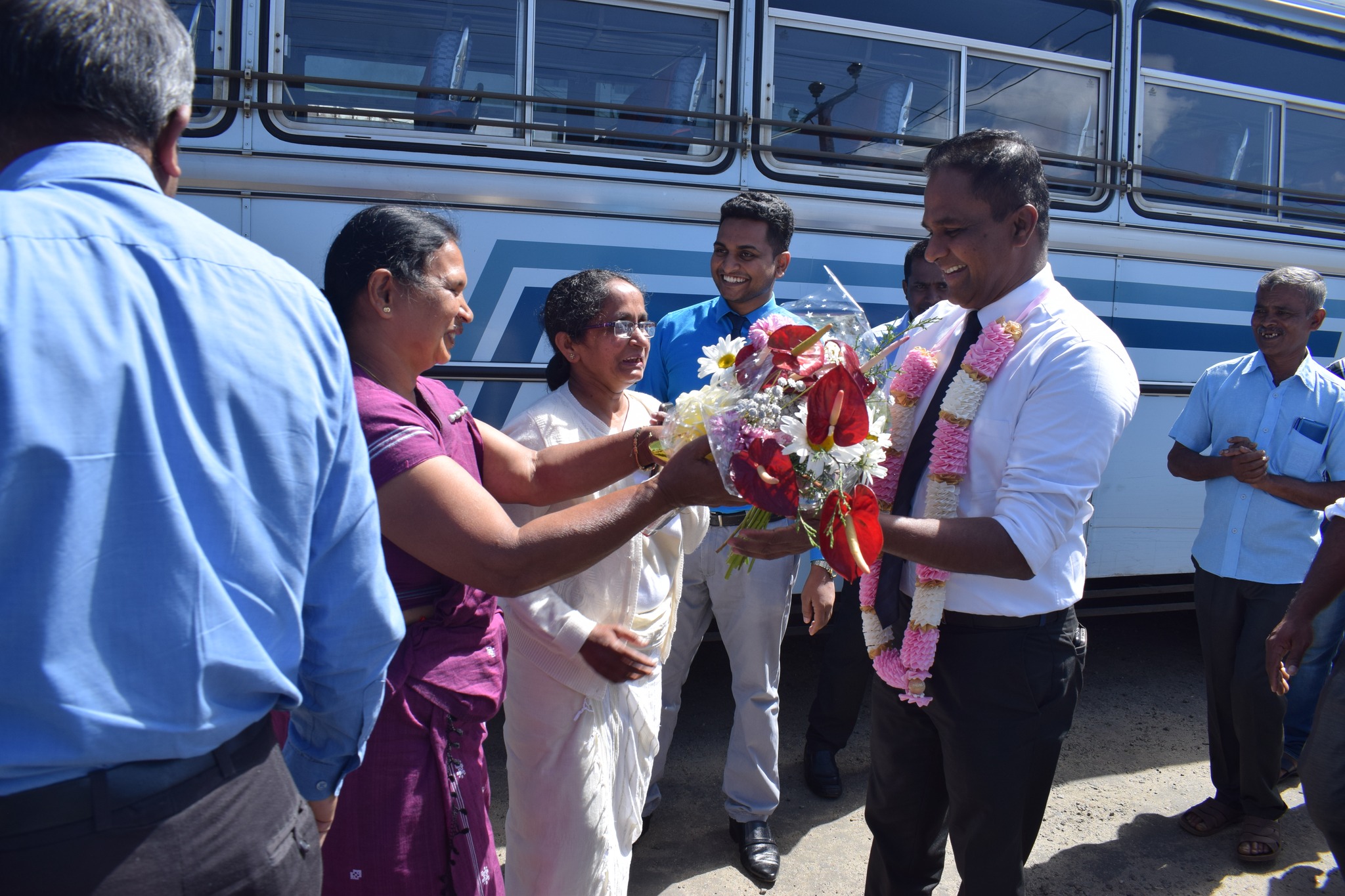 වෛද්ය නිශ්ශංක විජේවර්ධන මහතා දිවයිනේ හොදම රාජ්ය සේවකයින් පස්දෙනා අතරට.