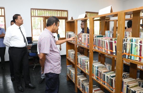 නවීකරණය කළ මිනිපේ මහජන පුස්තකාලය පාඨක අයිතියට.