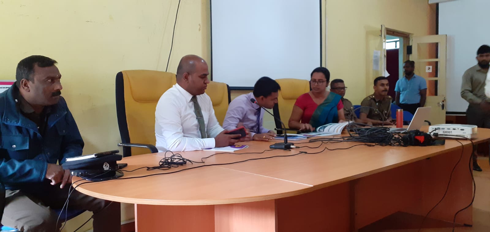 සංචාරක සේවා සපයන්නන් ලියාපදිංචි කිරීම සම්බන්ධ දැනුවත් කිරීමේ වැඩසටහනක්.