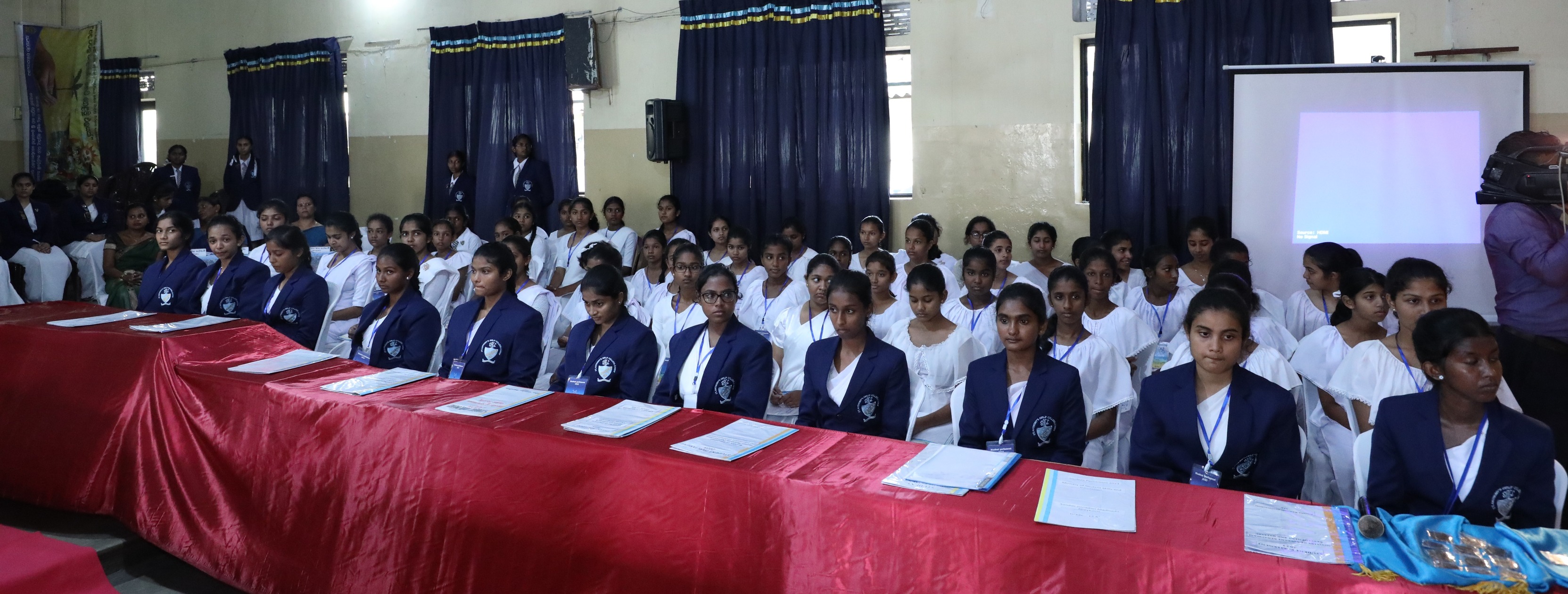 මහනුවර කටුගස්තොට ශාන්ත අන්තෝනි බාලිකාවේ ශිෂ්ය ශිෂ්ය පාර්ලිමේන්තුවේ පළමු වන සැසිය මධ්යම පළාත් ගරු ආණ්ඩුකාර ලලිත් යු. ගමගේ මහතාගේ ප්රධානත්වයෙන්.