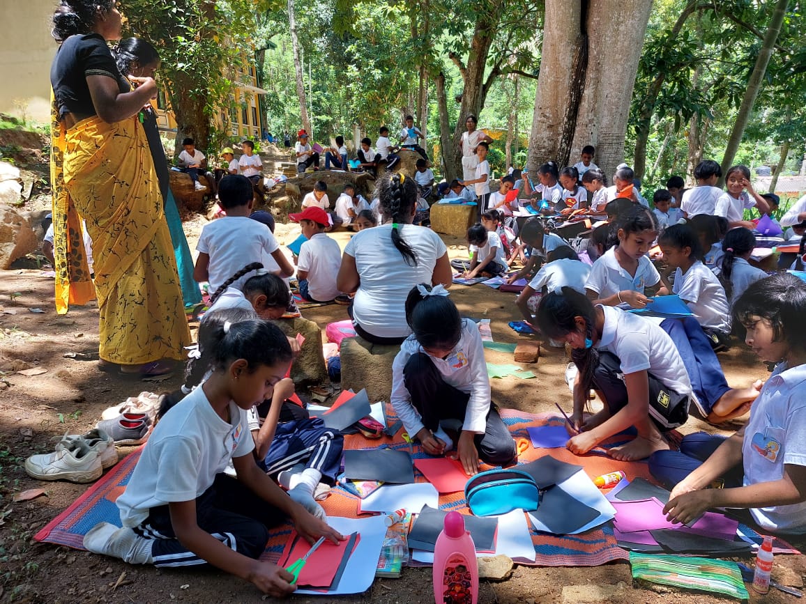 පාසල් දරුවන්ගේ ඉංග්රීසි භාෂා කථන හැකියාව වර්ධනය කිරීම වෙනුවෙන් මහනුවර අධ්යාපන කලාපයේ පාසල් තුළ විශේෂ වැඩසටහනක් ක්රියාත්මක කෙරේ.