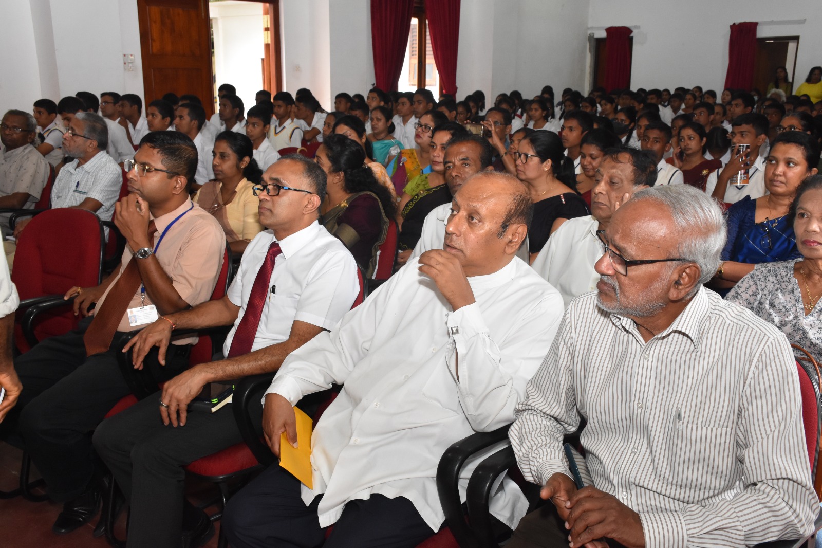 රුසියානු සාහිත්ය කියැවීමේ වැඩසටහනක් මහනුවර දී.
